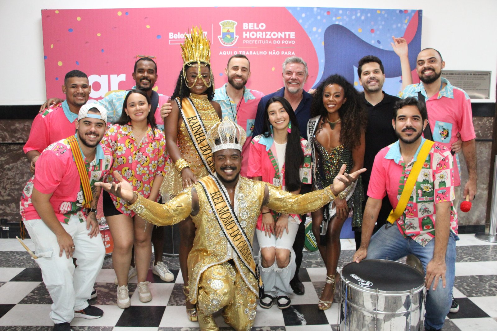 Prefeito em Exercício Juliano Lopes, Corte Momesca BH 2026 e integrantes Foto: Daniel Stone @daniel_mm2